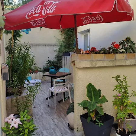Otel Les Coquelicots Montrouge
