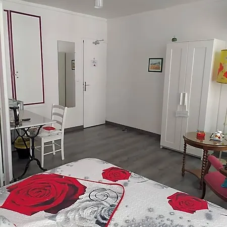 Otel Les Coquelicots Montrouge